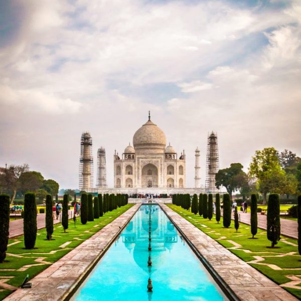 Beautiful vertical shot of Taj Mahal building in Agra India under a cloudy sky